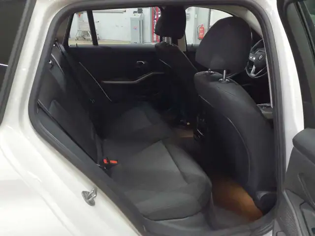 BMW 3 Series view 14