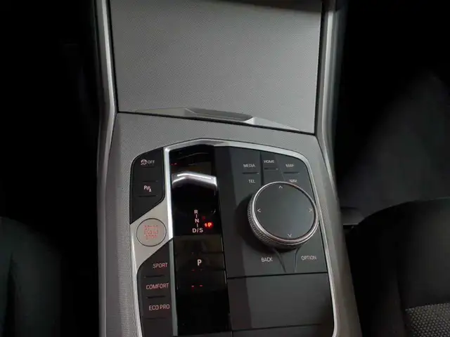 BMW 3 Series view 10