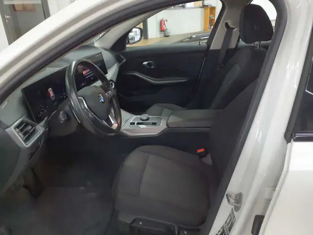 BMW 3 Series view 7