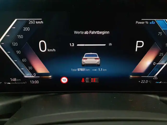 BMW 3 Series view 11
