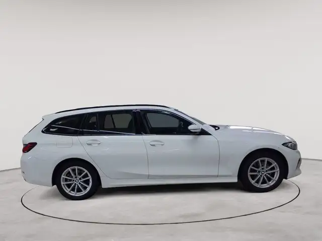 BMW 3 Series view 3