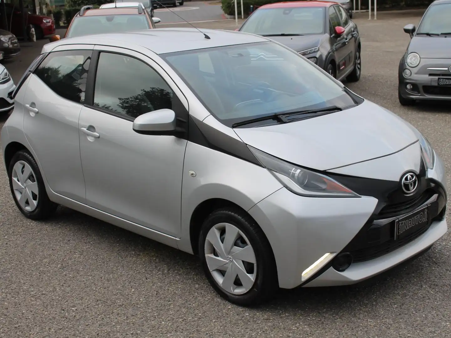 Toyota Aygo II 5p 1.0 x-clusiv my15 Argento - 1
