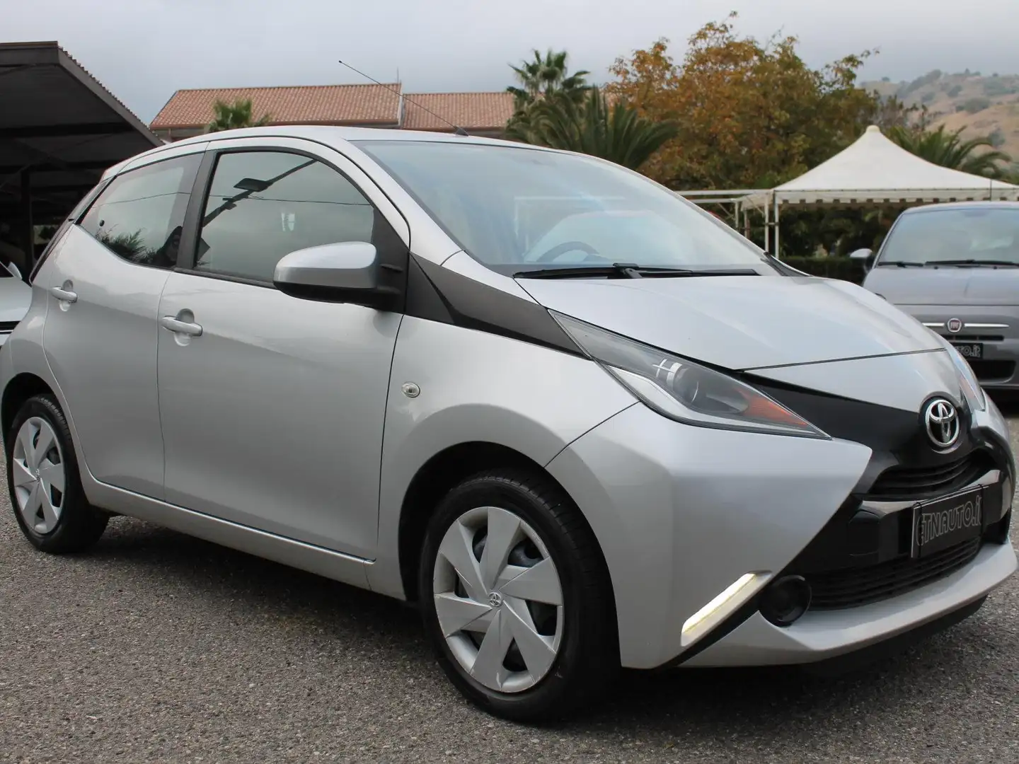 Toyota Aygo II 5p 1.0 x-clusiv my15 Argento - 2