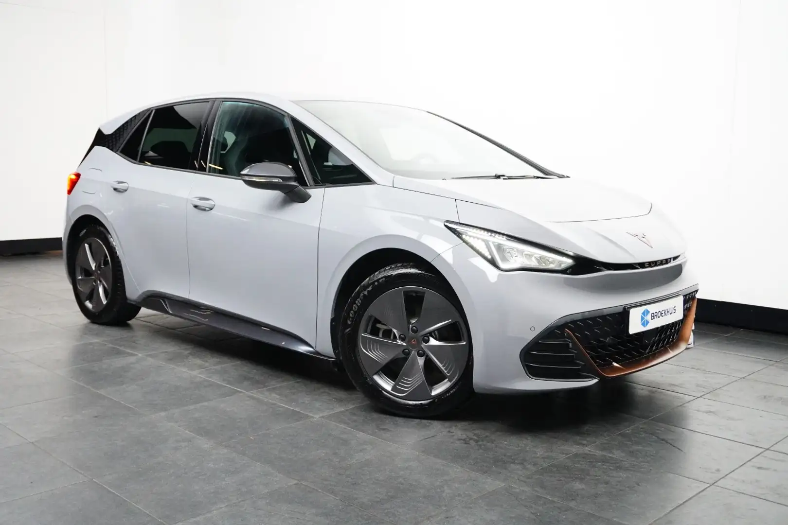 CUPRA Born 204PK Essential 62 kWh | STOELVERW. | NAVIGATIE | Gris - 2