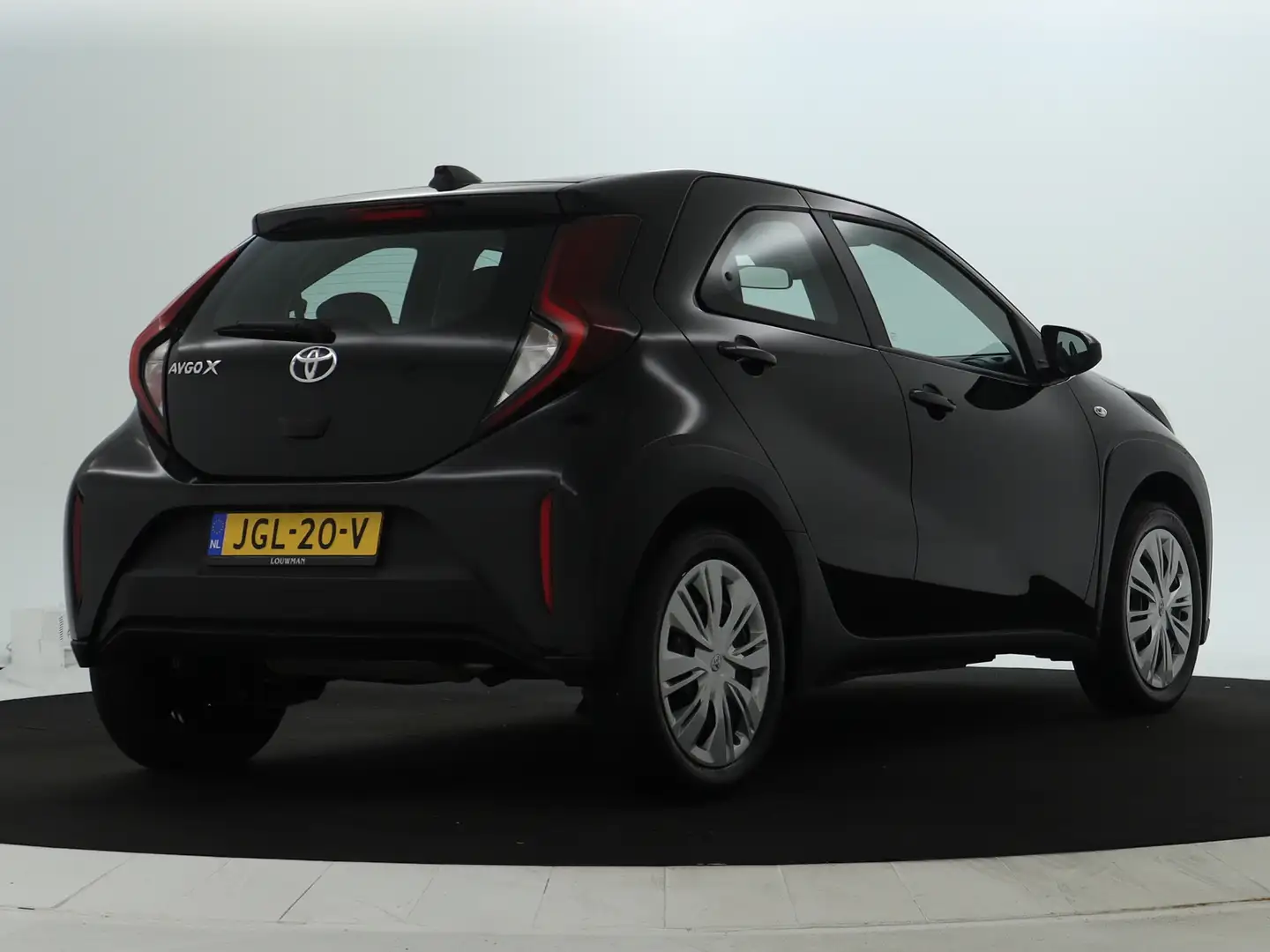 Toyota Aygo X 1.0 VVT-i S-CVT Play Automaat | Automaat | Apple C Schwarz - 2