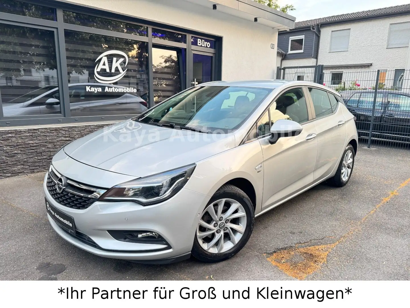 Opel Astra K Lim. 5-trg. 120 Jahre Start/Stop Hu/Au Plateado - 1