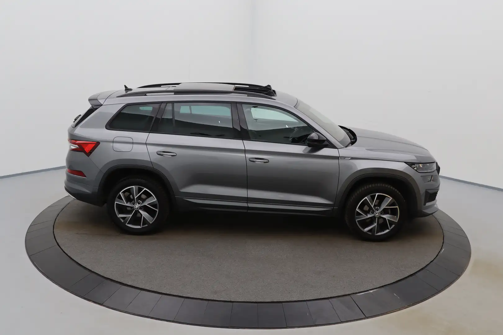 Skoda Kodiaq 1.5 TSI DSG Sportline LEDER/ALCANTARA LED GPS PDC Gris - 2