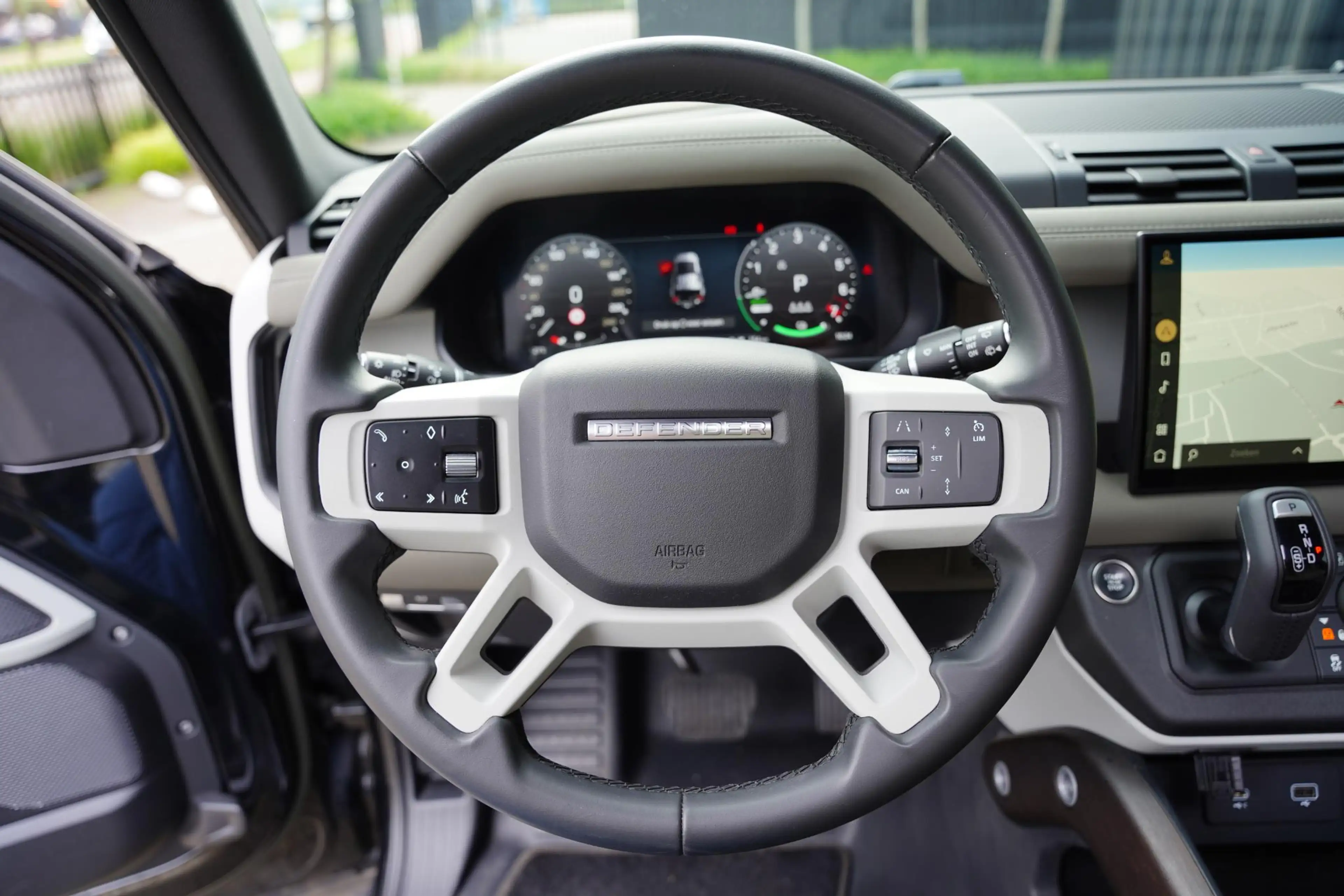 Land Rover Defender P 400 E 110 X-Dynamic HSE GERESERVEERD — photo 8