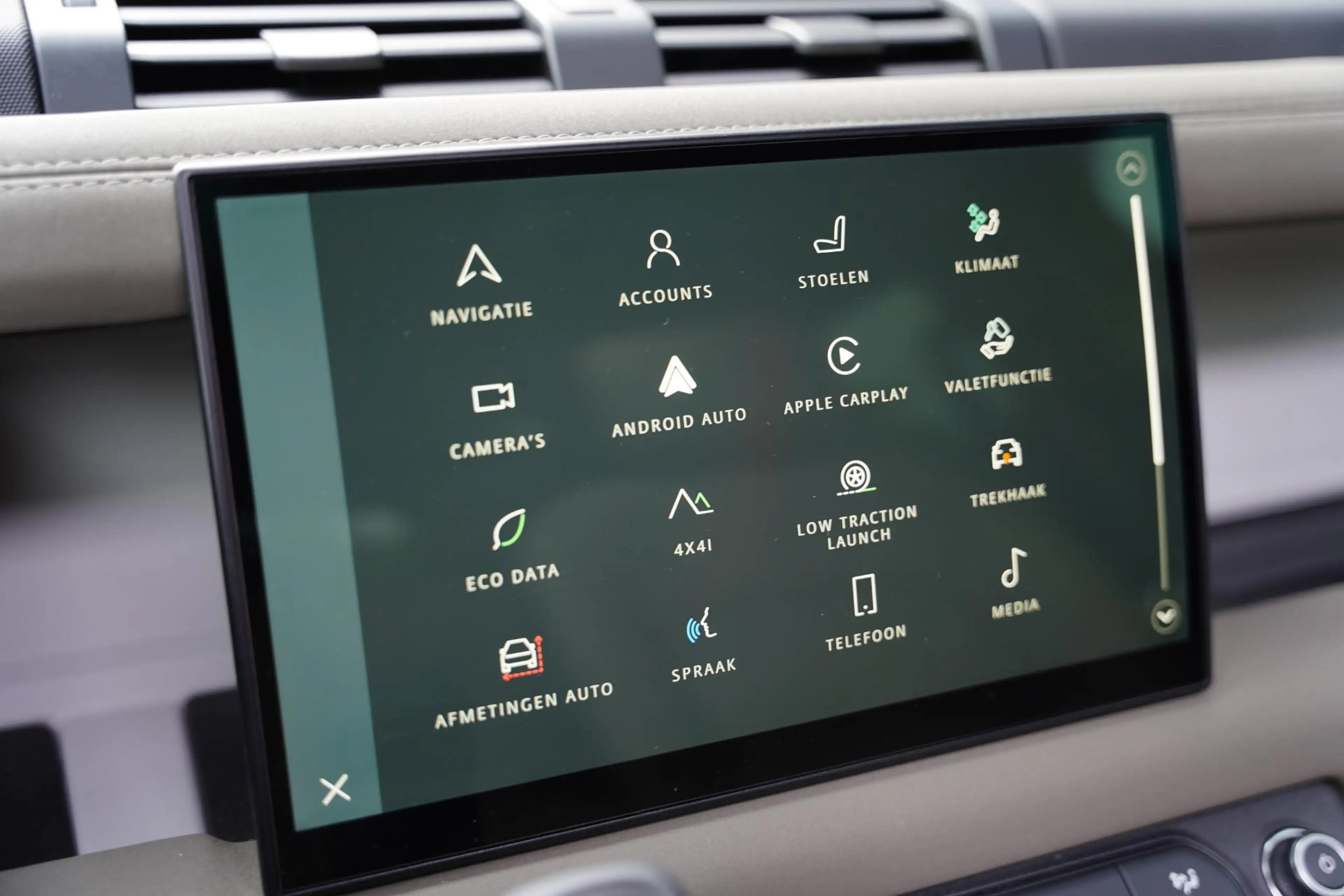 Land Rover Defender P 400 E 110 X-Dynamic HSE GERESERVEERD — photo 13