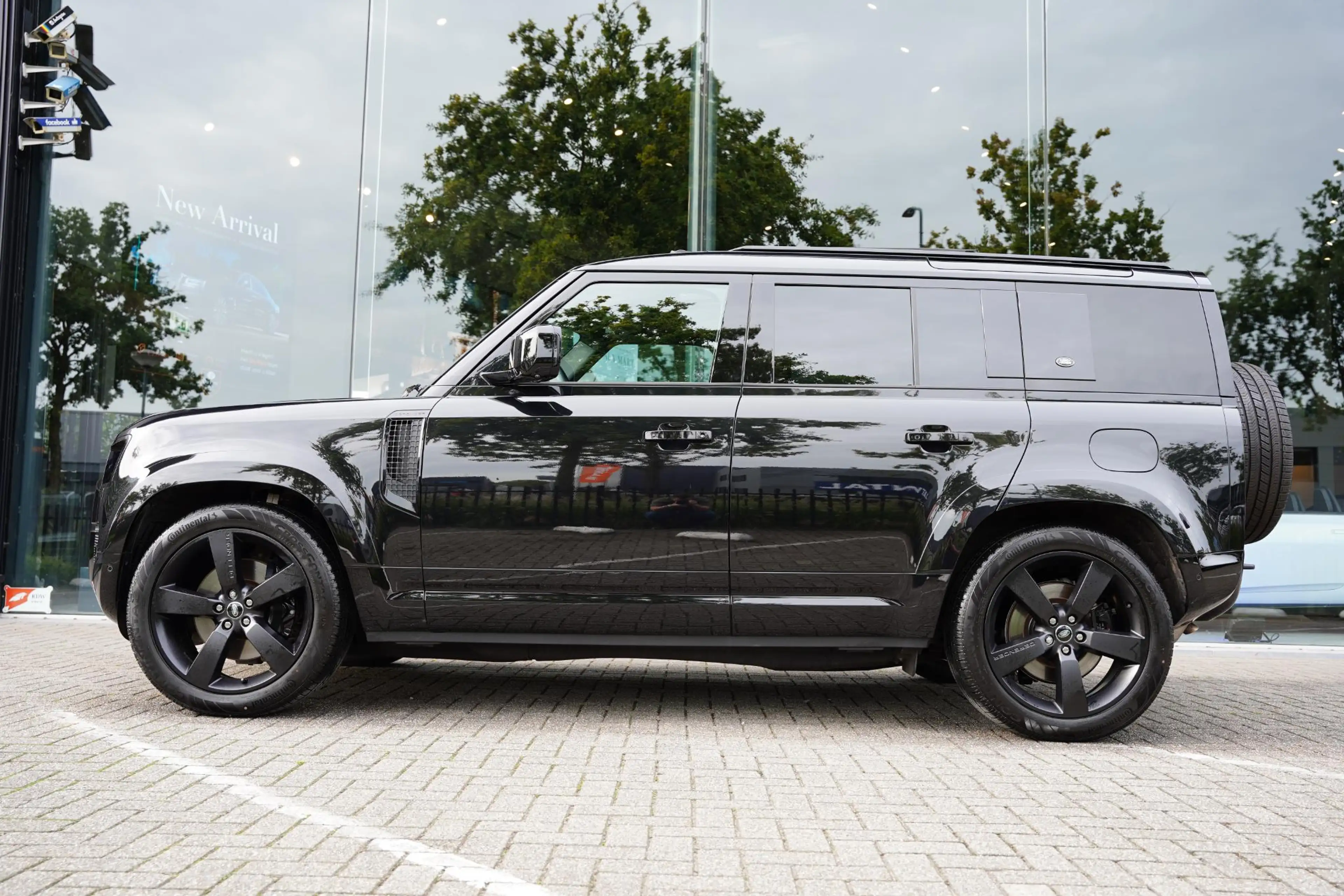 Land Rover Defender P 400 E 110 X-Dynamic HSE GERESERVEERD