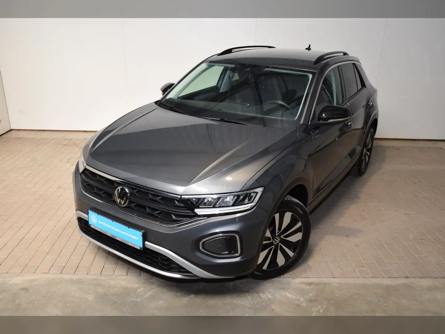 Volkswagen T-Roc TSI Goal LED - Navi - Travel Assist Grijs - 2