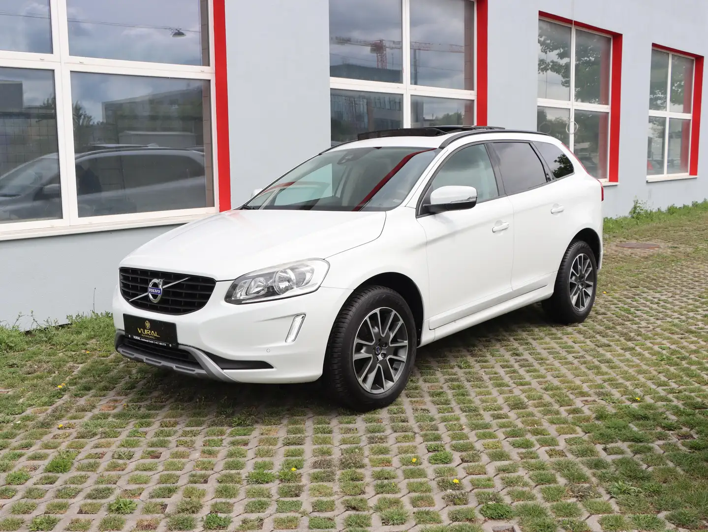 Volvo XC60 | Panoramadach | ACC | LED | NAVI | Weiß - 2