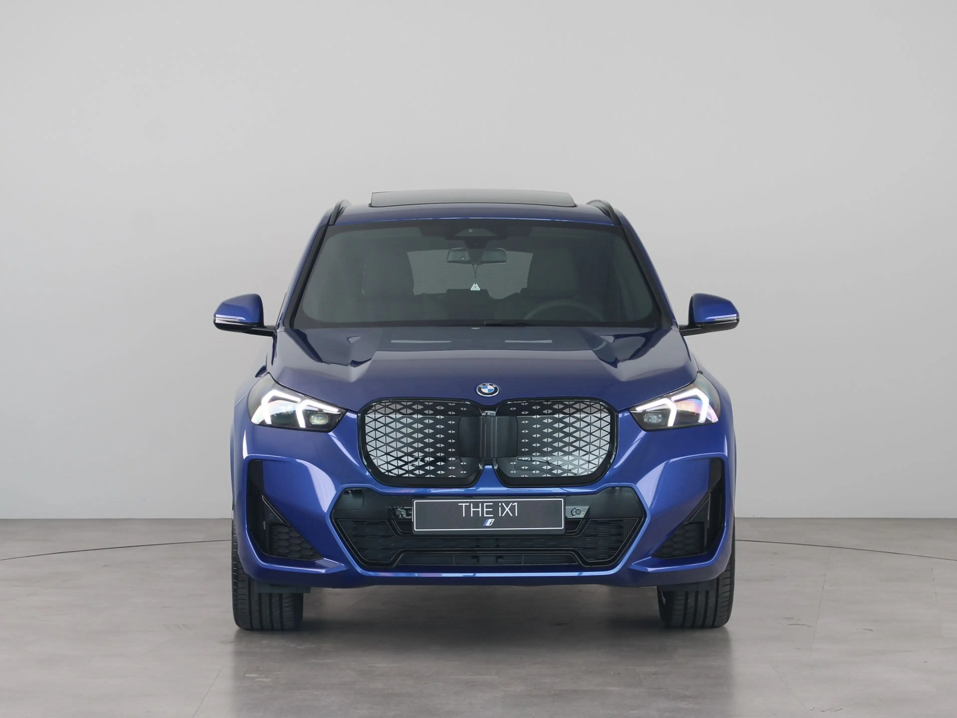 BMW iX1 eDrive20 67 kWh M Sport Edition SoH 100% — photo 8