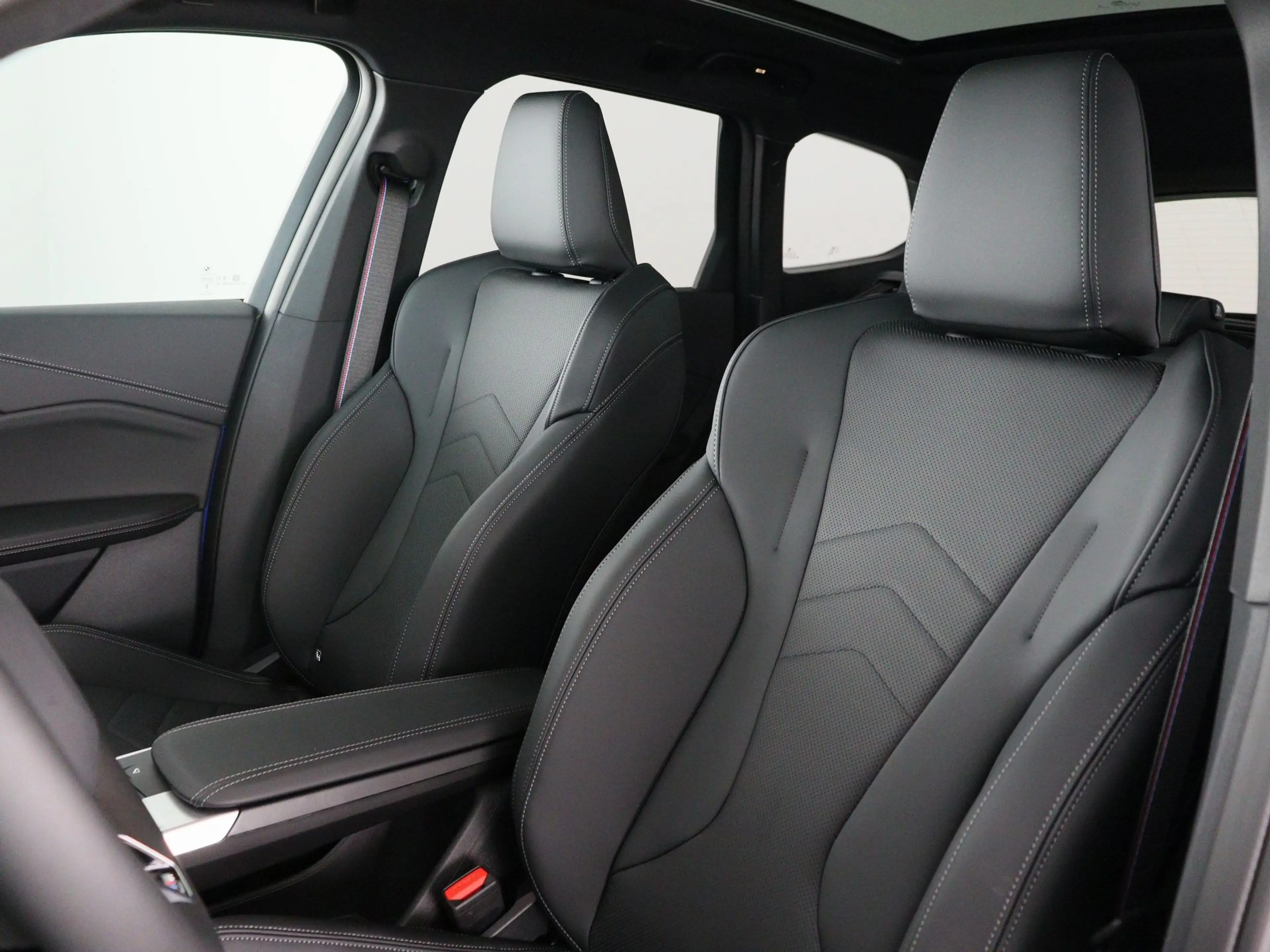BMW iX1 eDrive20 67 kWh M Sport Edition SoH 100% — photo 7