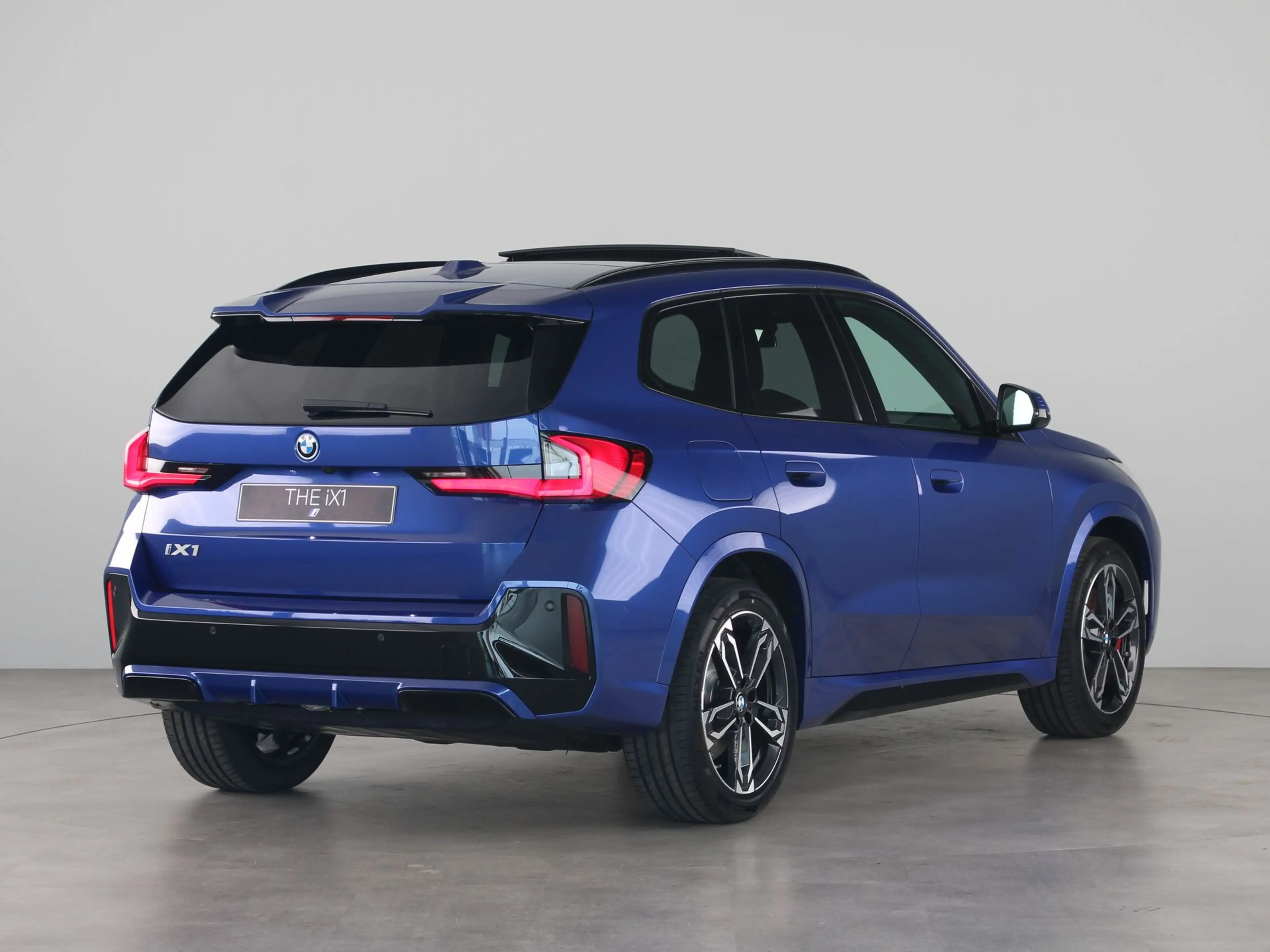 BMW iX1 eDrive20 67 kWh M Sport Edition SoH 100% — photo 11