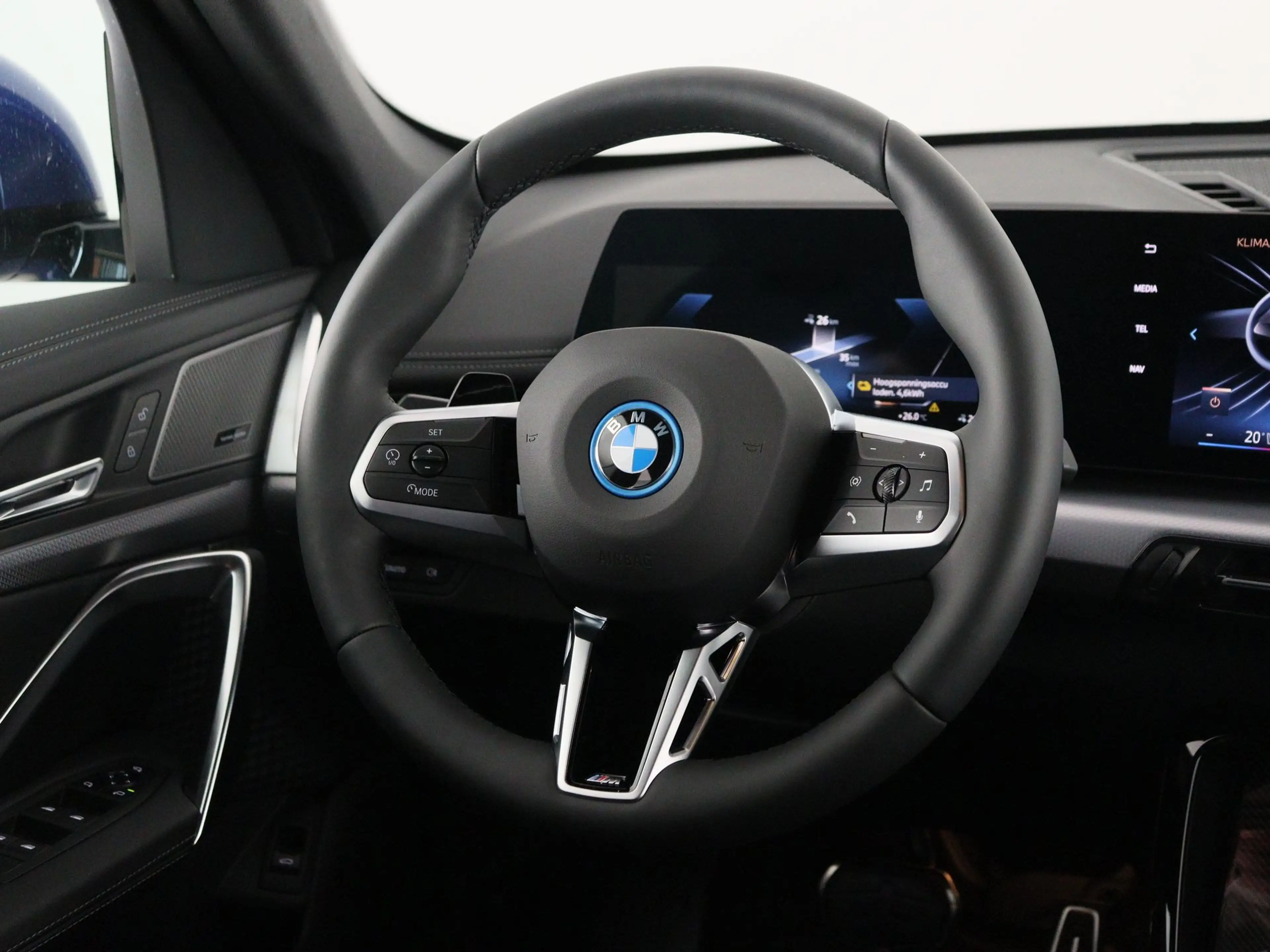 BMW iX1 eDrive20 67 kWh M Sport Edition SoH 100% — photo 2