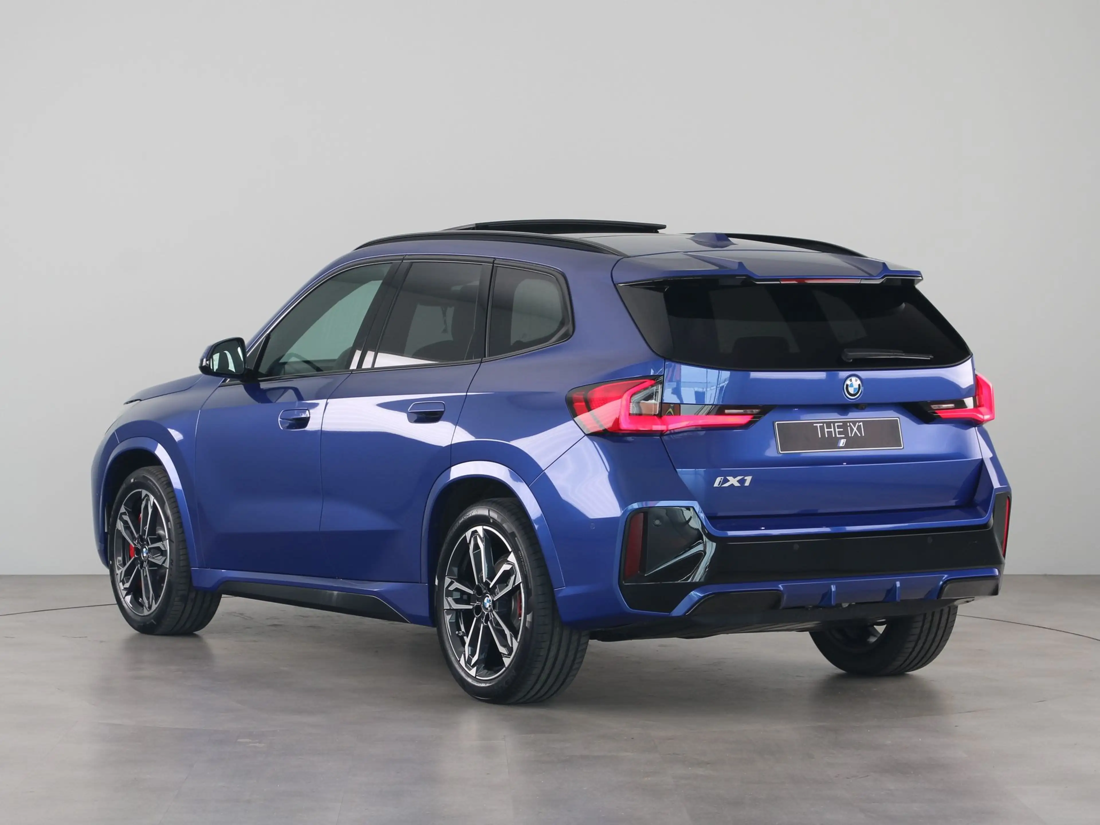 BMW iX1 eDrive20 67 kWh M Sport Edition SoH 100% — photo 13