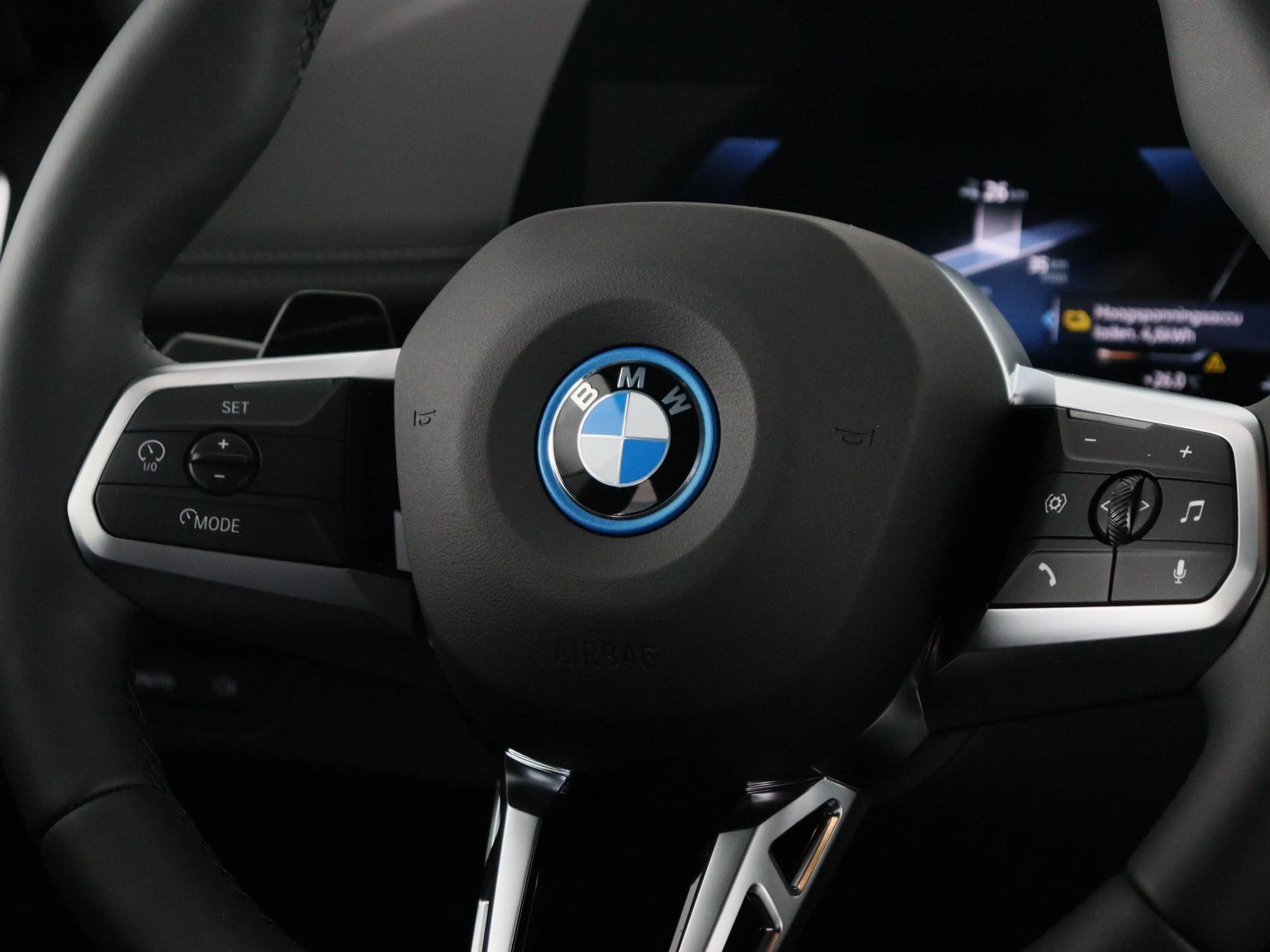 BMW iX1 eDrive20 67 kWh M Sport Edition SoH 100% — photo 3