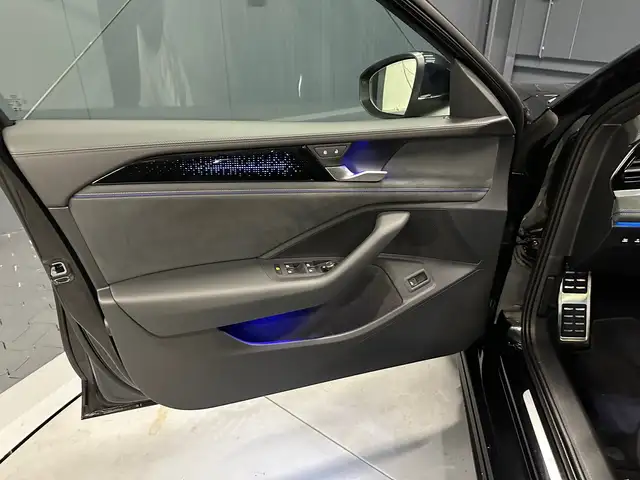 Volkswagen Passat view 13