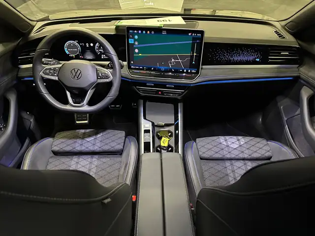 Volkswagen Passat view 12
