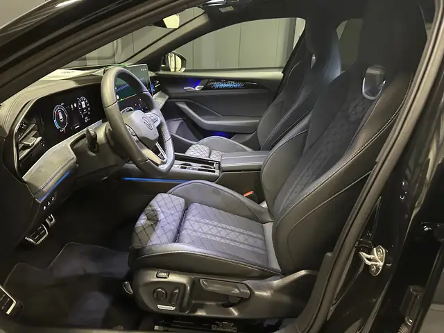 Volkswagen Passat view 14