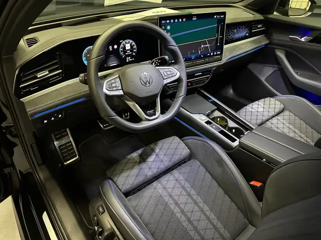 Volkswagen Passat view 15