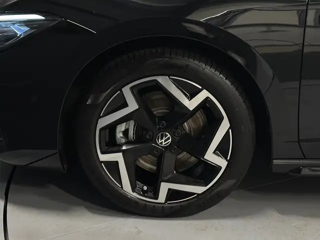 Volkswagen Passat view 9