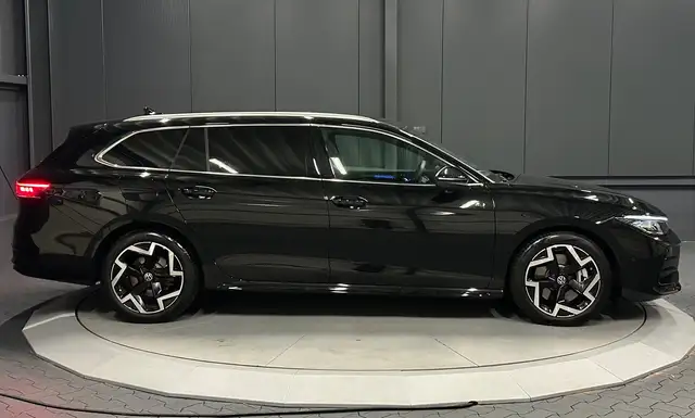 Volkswagen Passat view 6