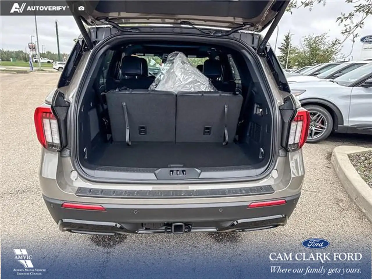 Ford Explorer photo Ford Explorer