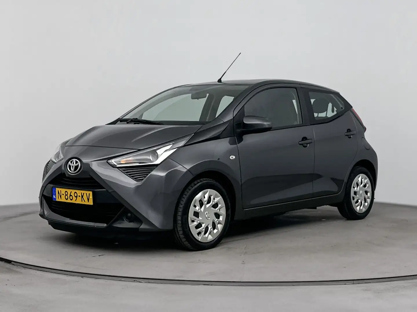 Toyota Aygo 1.0 VVT-i x-play | Garantie mogelijk t/m 11-2031 | Grijs - 1