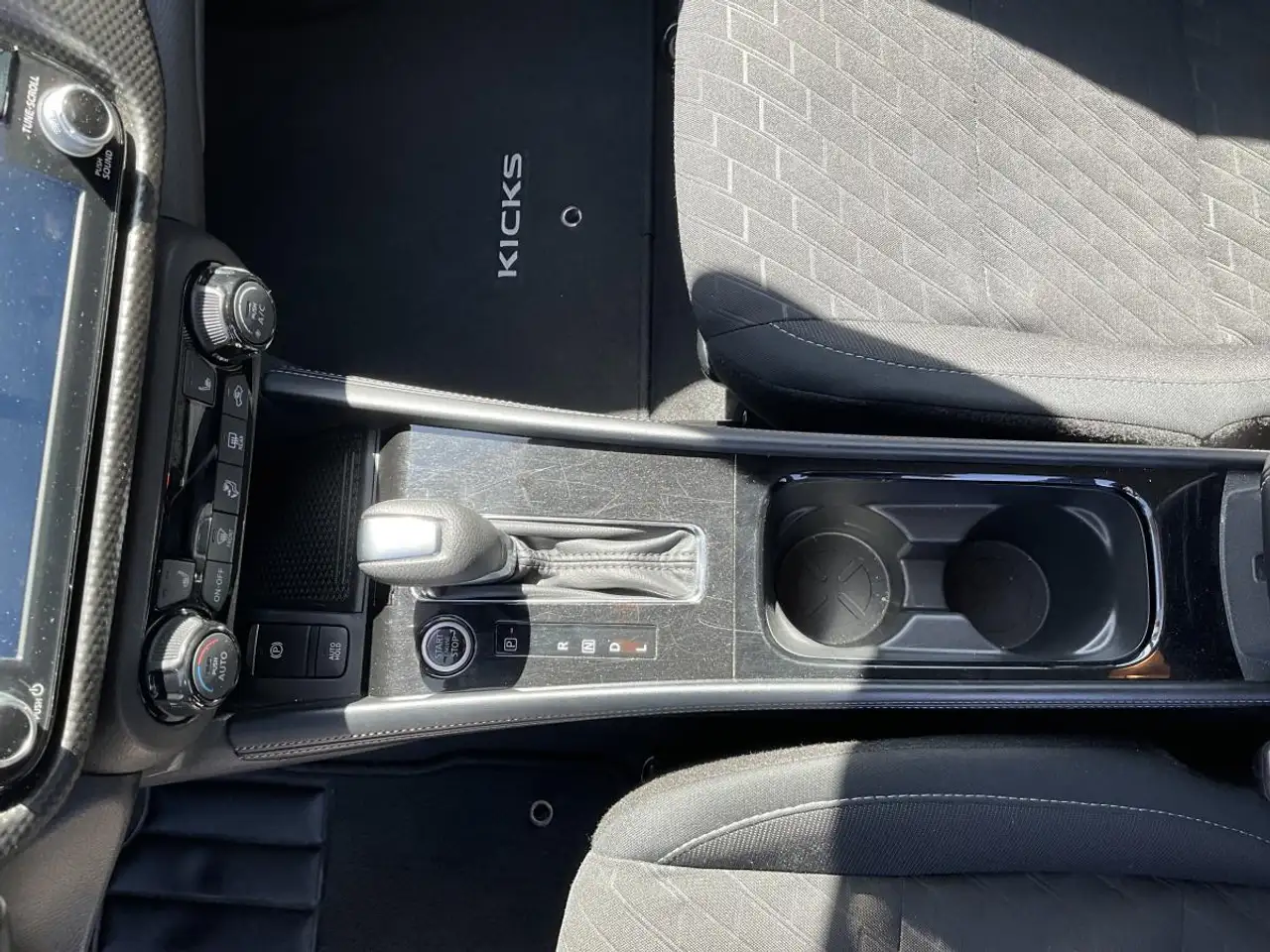 Nissan Kicks photo Nissan Kicks