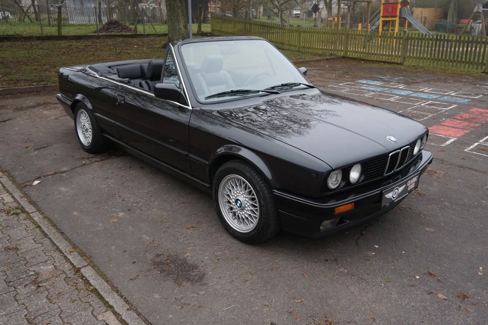 BMW 320 i Cabrio TOP Zustand mit TÜV und H NEU Schwarz - 2