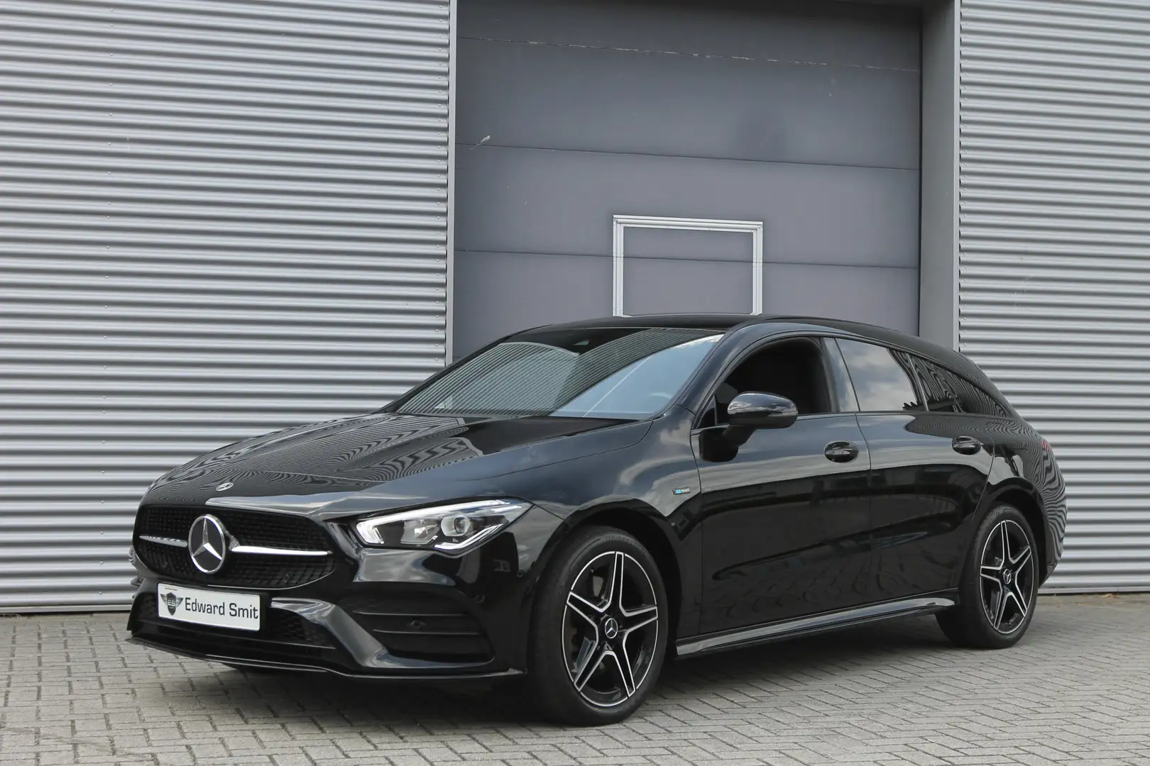 Mercedes-Benz CLA 250 Shooting Brake e AMG Line I Aut. I PHEV I Navi I C Schwarz - 1