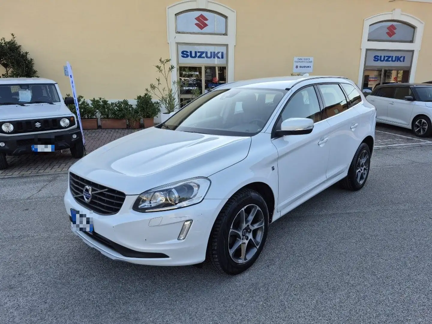 Volvo XC60 D4 Geartronic Kinetic Bianco - 1