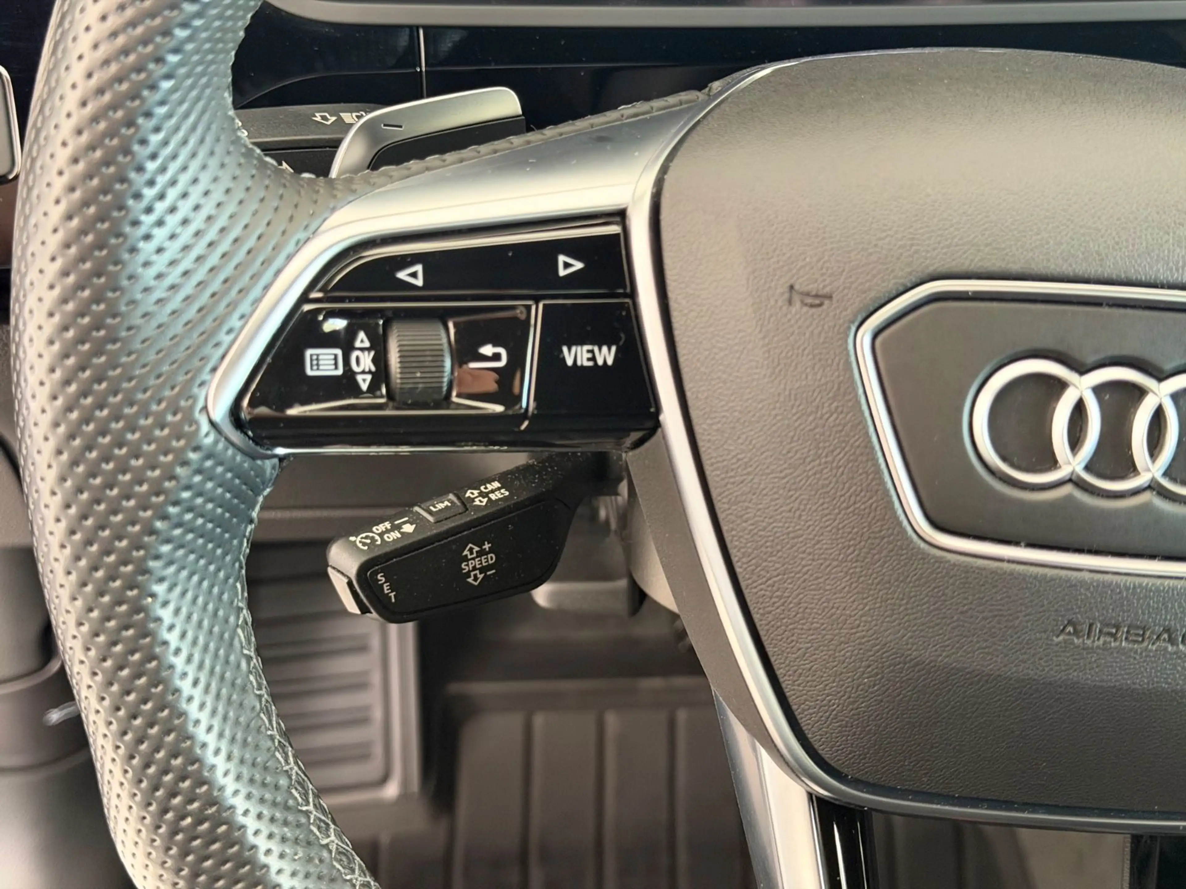 Audi e-tron Sportback 50 quattro S line/Luftfahrwerk — photo 14