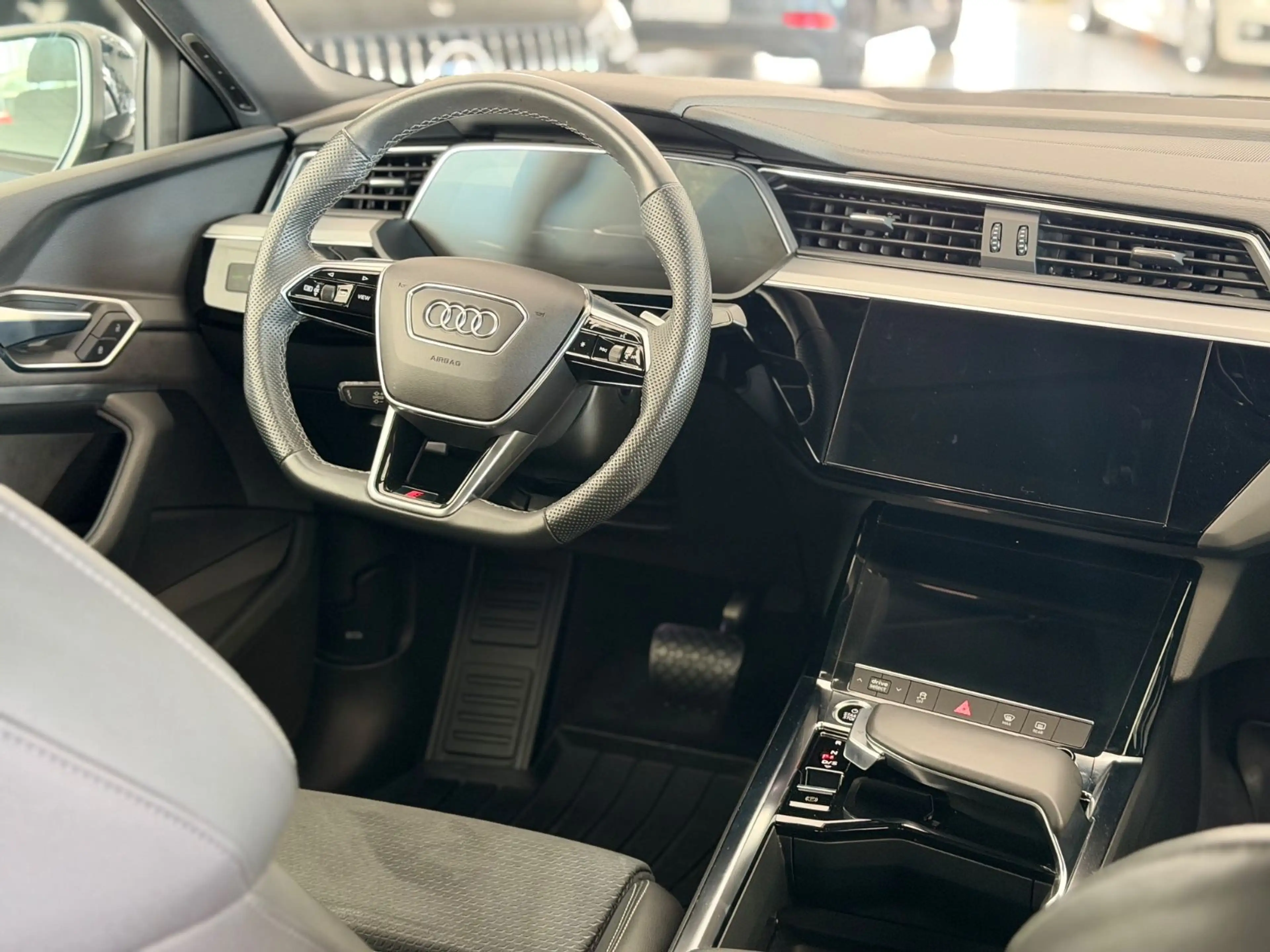 Audi e-tron Sportback 50 quattro S line/Luftfahrwerk — photo 10