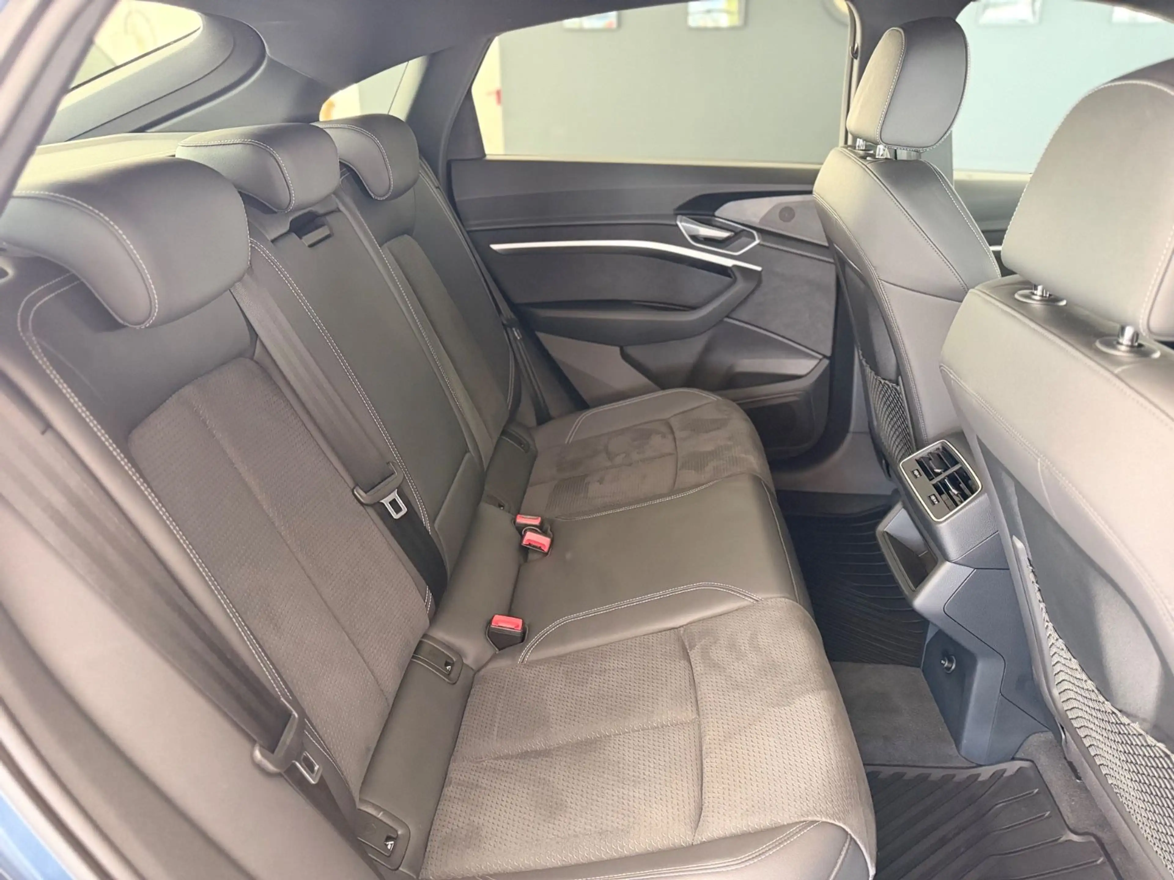 Audi e-tron Sportback 50 quattro S line/Luftfahrwerk — photo 9
