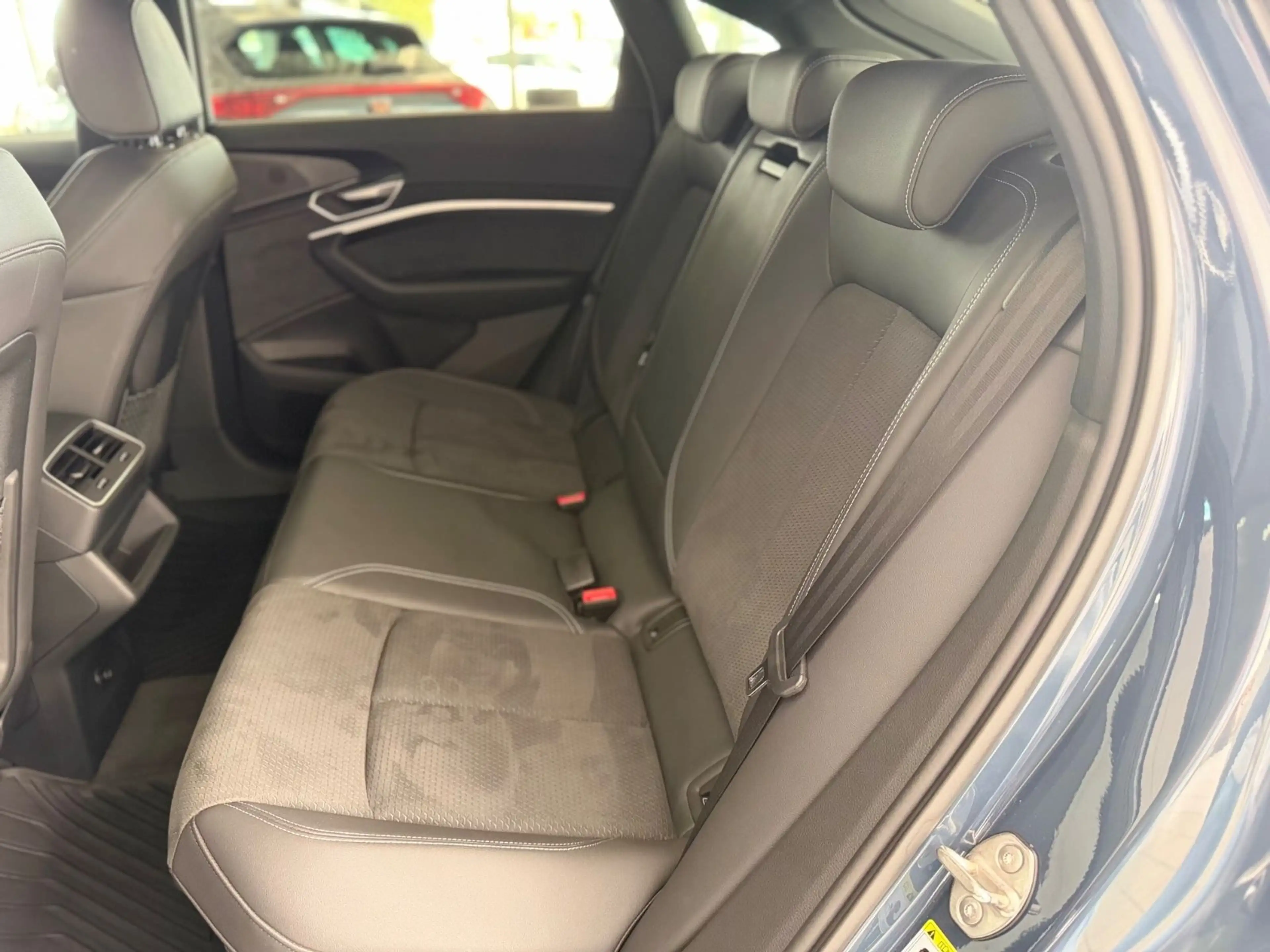 Audi e-tron Sportback 50 quattro S line/Luftfahrwerk — photo 11