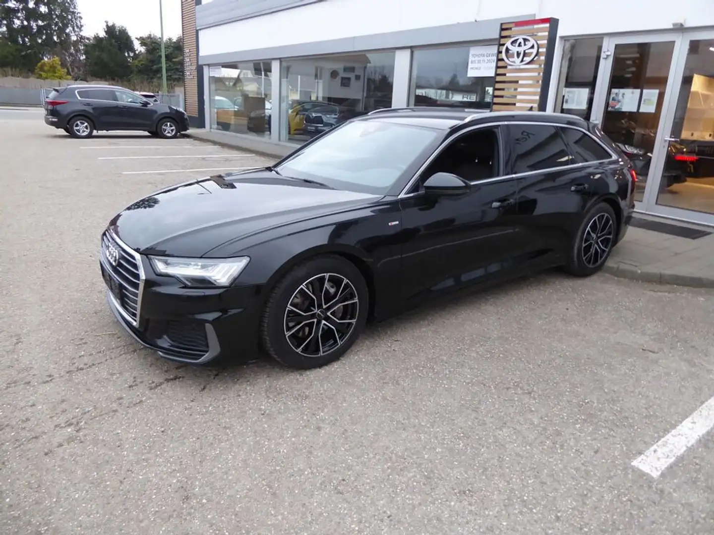 Audi A6 Avant 45 TDI quattro S-tronic *S-LINE* Černá - 2