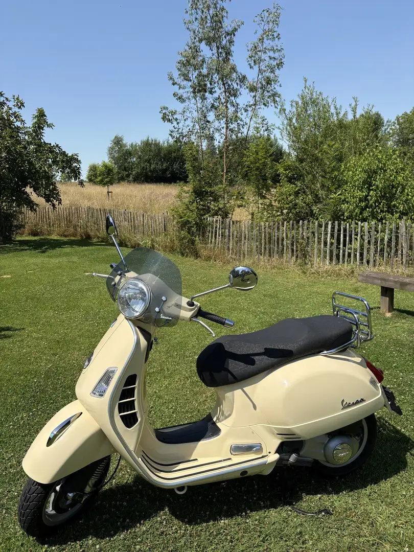 Piaggio GTS 125 Beige - 1