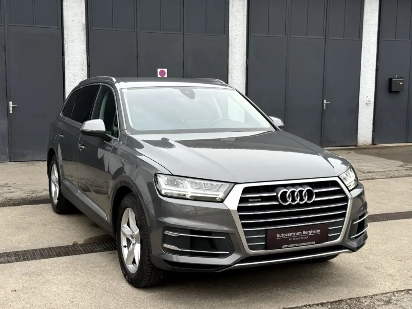 Audi Q7 3,0 TDI ultra quattro Tiptronic Grau - 1