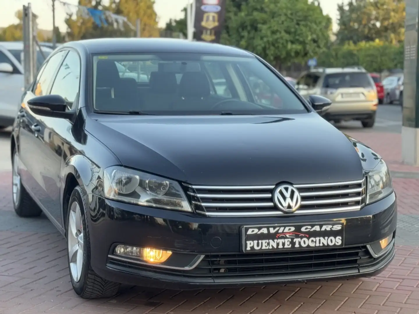 Volkswagen Passat 1.6TDI Business Edition BMT Negro - 2