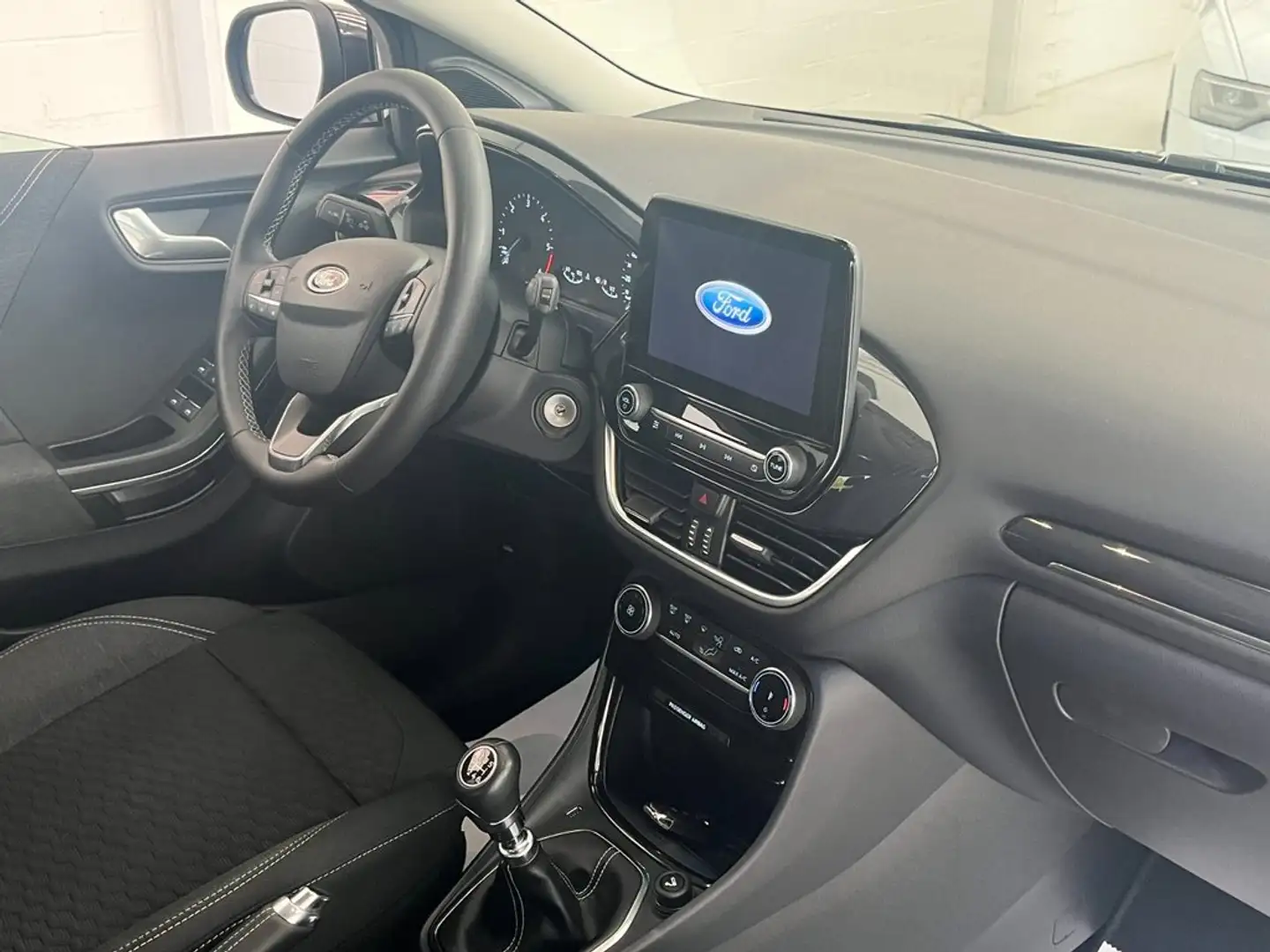 Ford Puma 1.5 Ecoblue 120cv Titanium Schwarz - 2