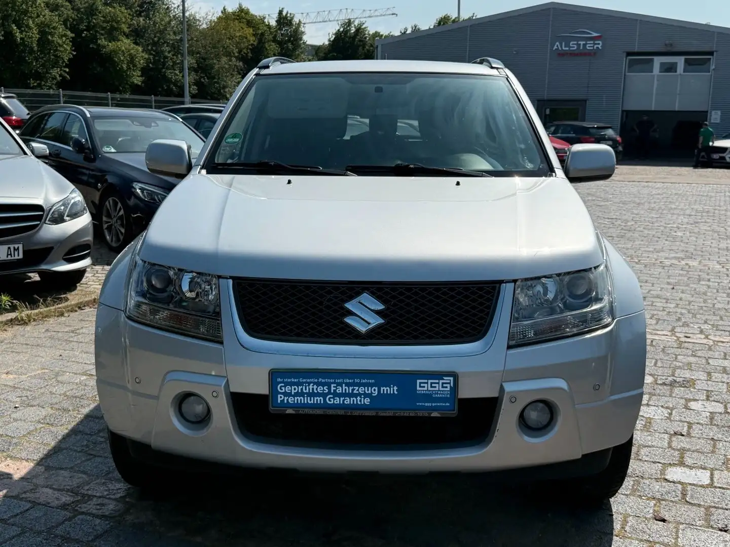 Suzuki Grand Vitara 2.0  Allrad Club Automatik Silber - 2