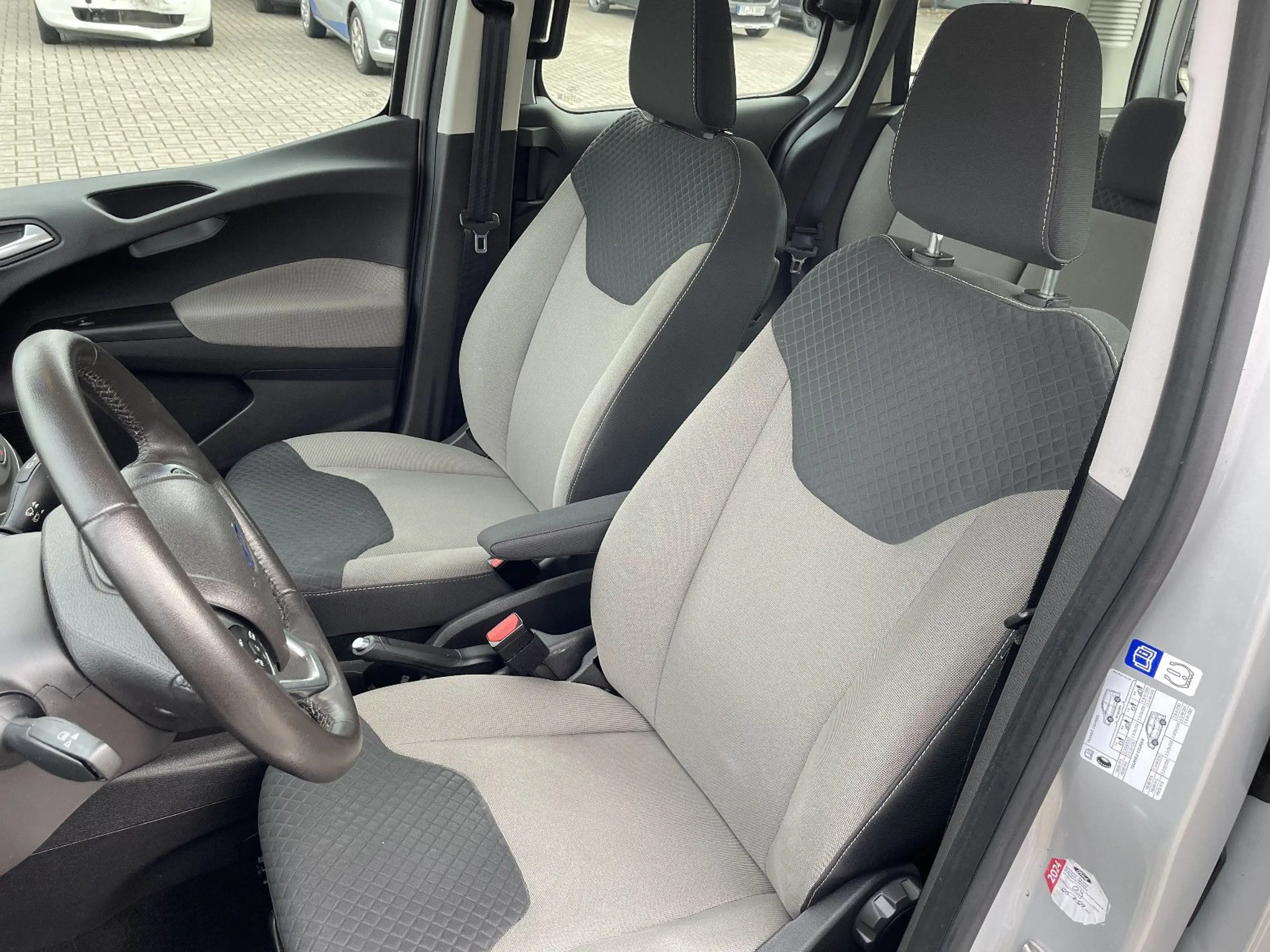 Ford Tourneo Courier Trend — photo 9