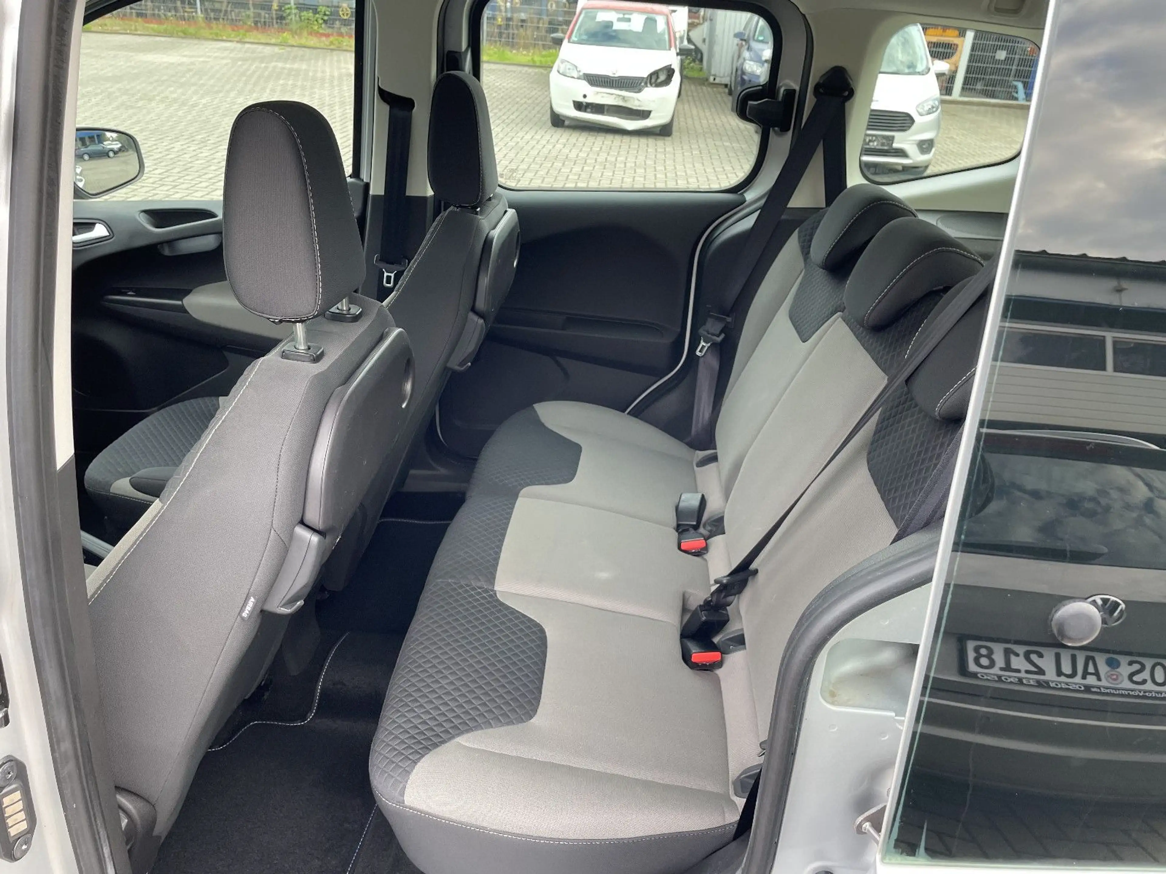 Ford Tourneo Courier Trend — photo 10