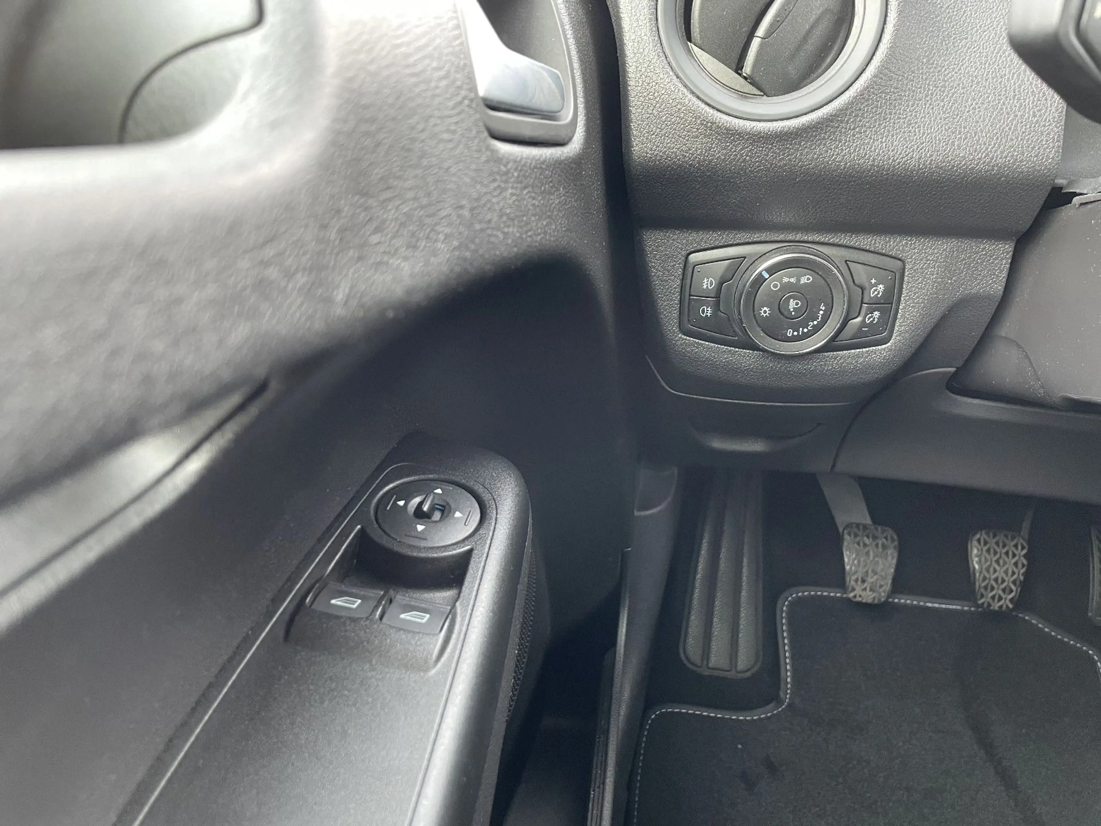 Ford Tourneo Courier Trend — photo 14