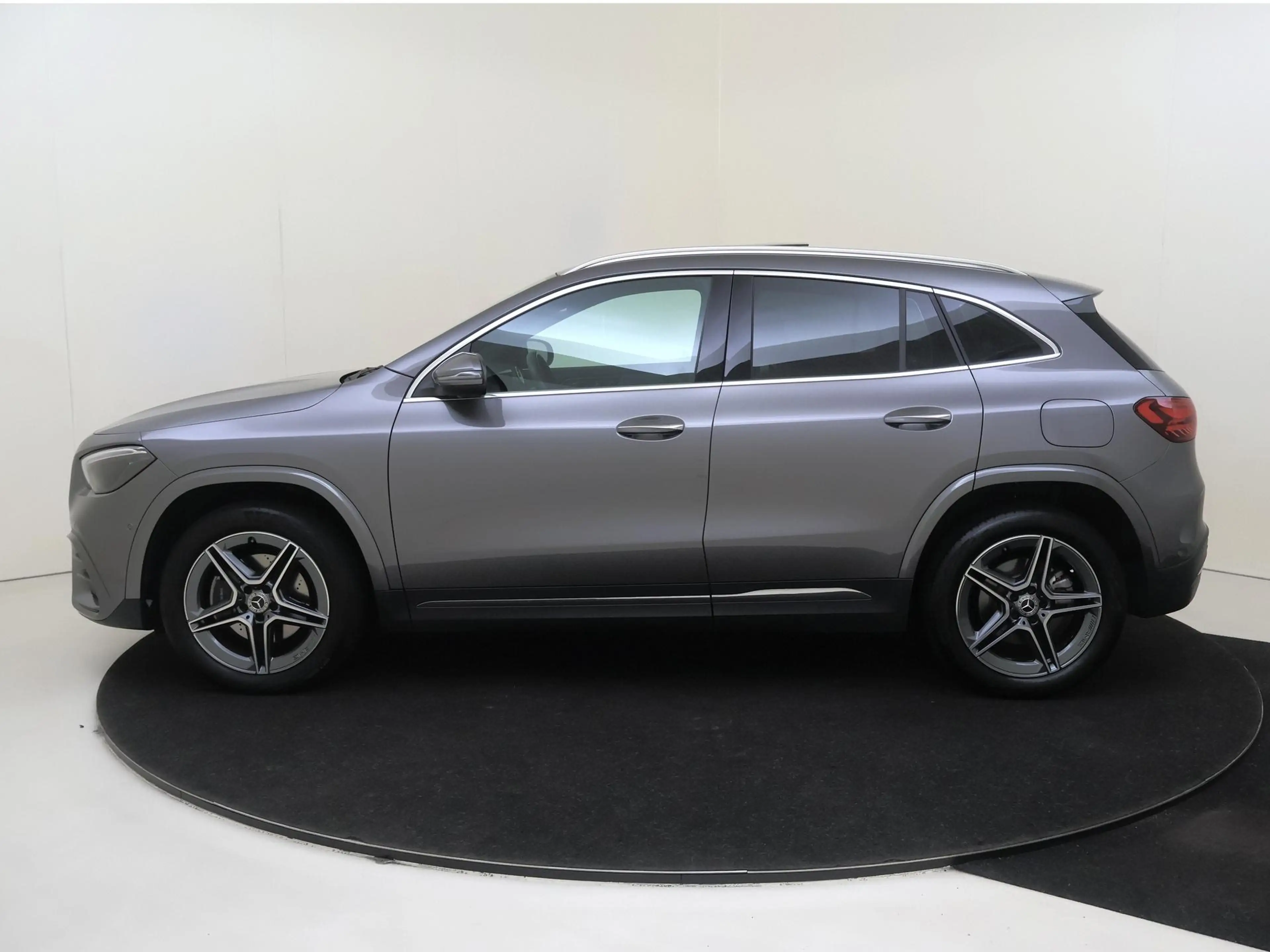 Mercedes-Benz GLA 250 e Star Edition AMG Line / Panoramadak/ Memory/ Car — photo 8