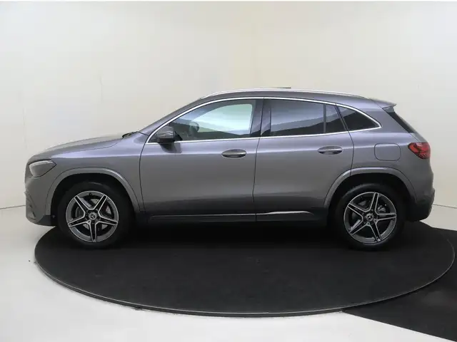 Mercedes-Benz GLA view 8