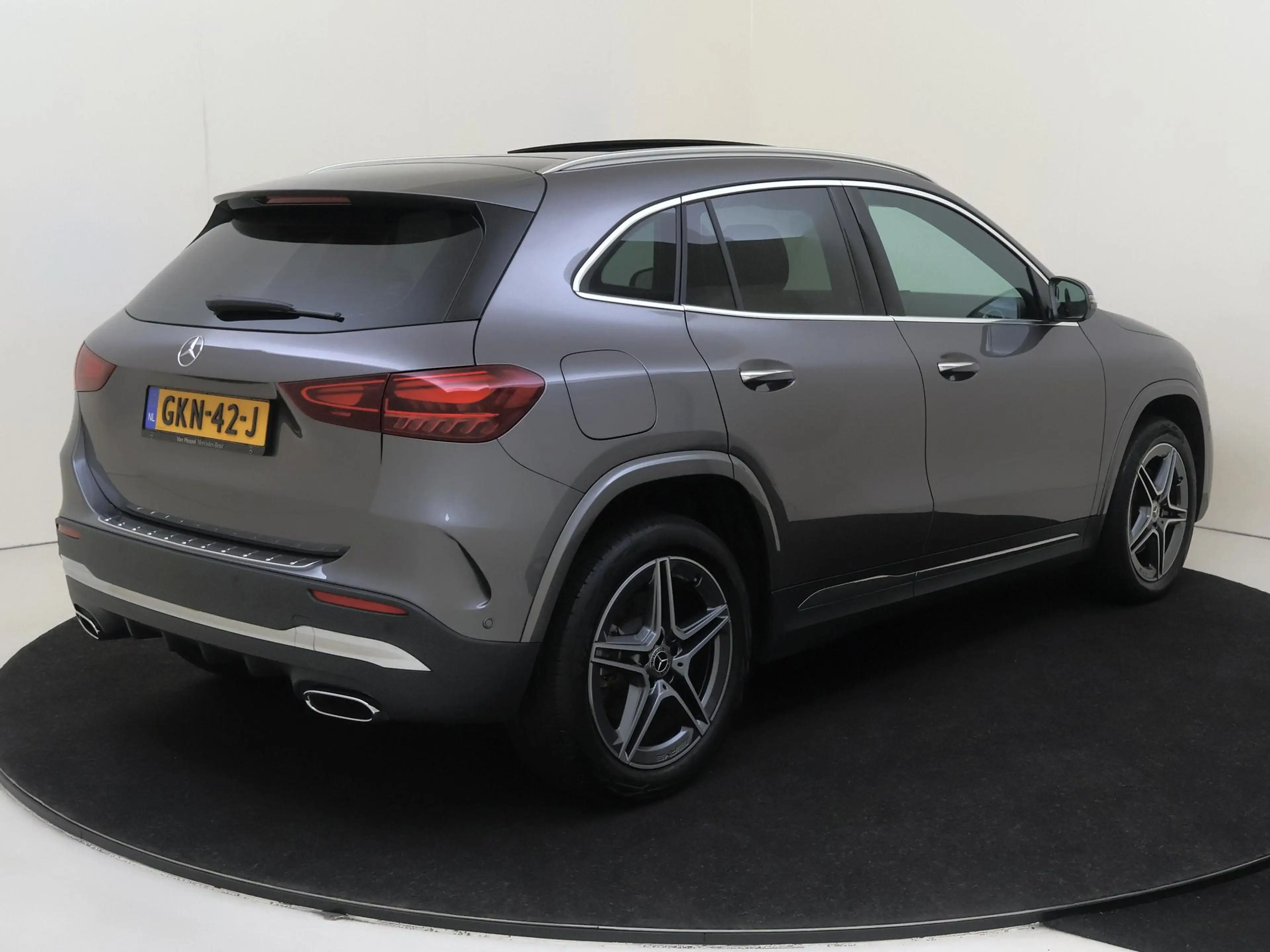 Mercedes-Benz GLA 250 e Star Edition AMG Line / Panoramadak/ Memory/ Car — photo 4